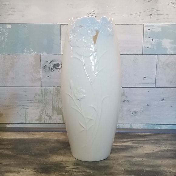 Other - White porcelain vase statement piece